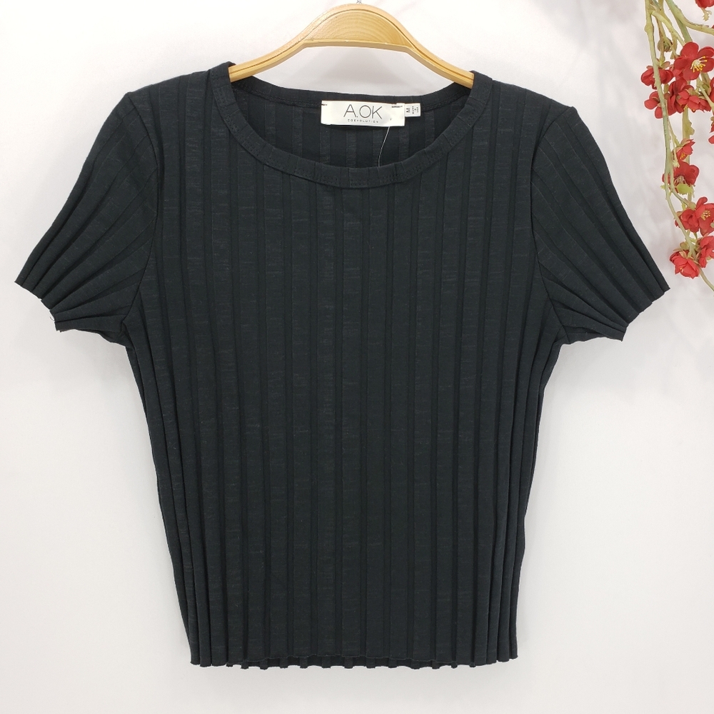 New A. OK Coevolution Black Ribbed Crop Top Sz L